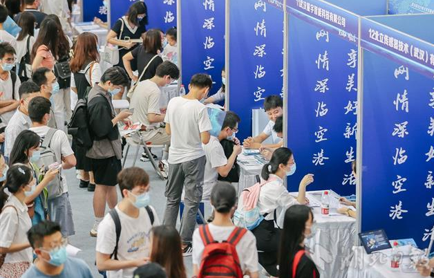 加强安全教育及时发布虚假招聘求职诈骗等典型案例增强风险防范 加强安全教育及时发布虚假招聘求职诈骗等典型案例增强风险防范