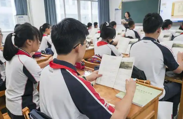 一直在探究打破传统高考升学的单一途径为学生提供更多元和面向未来 一直在探究打破传统高考升学的单一途径为学生提供更多元和面向未来